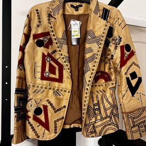 Very elegant party jacket that can be worn with black pants.